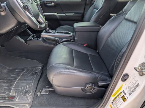 Used 2018 Toyota Tacoma Limited RWD image 10