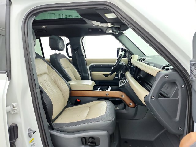 Used 2022 Land Rover Defender 110 X-Dynamic HSE AWD/4WD image 18