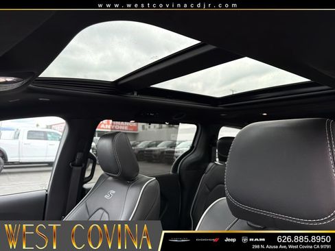 Used 2026 Chrysler Pacifica Limited w/ S Appearance Package FWD image 23