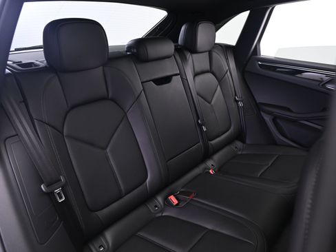 Used 2026 Porsche Macan AWD/4WD image 19