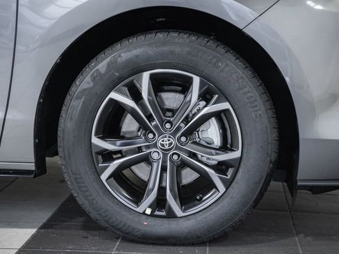 New 2026 Toyota Sienna Platinum image 18