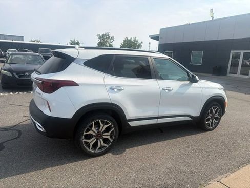 Used 2021 Kia Seltos SX w/ SX Sunroof Package AWD/4WD image 5
