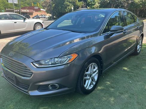 Used 2013 Ford Fusion SE image 3