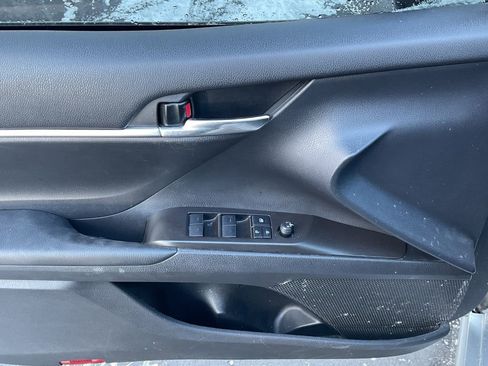 Used 2022 Toyota Camry SE w/ Convenience Package image 11