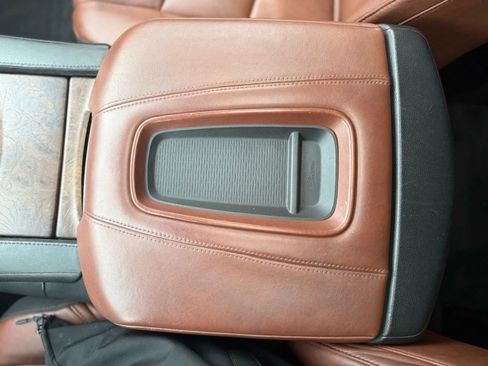 Used 2015 Cadillac Escalade ESV Luxury image 32