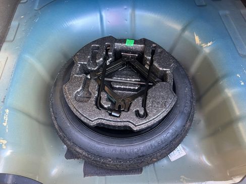 Used 2024 Hyundai Elantra Limited FWD image 19