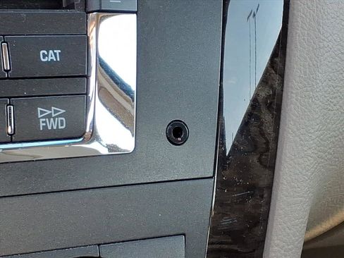 Used 2010 Cadillac DTS Luxury image 11