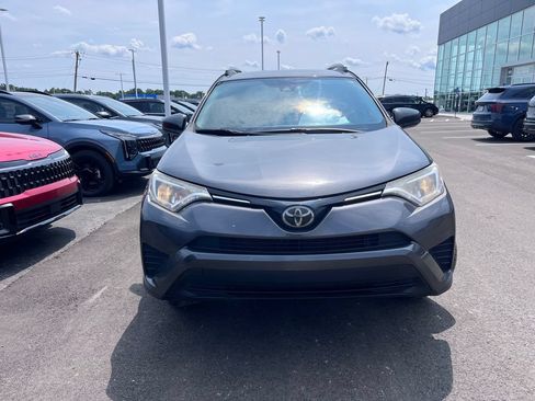 Used 2018 Toyota RAV4 LE FWD image 7