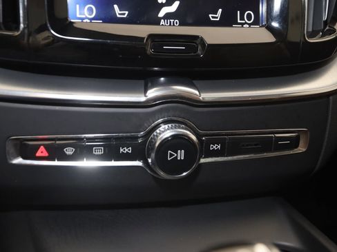 Used 2019 Volvo XC60 T5 Momentum w/ Multimedia Package image 28