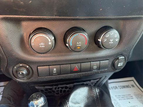 Used 2017 Jeep Wrangler Unlimited Sahara w/ Connectivity Group AWD/4WD image 26