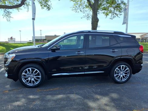 Used 2023 GMC Terrain Denali w/ Denali Premium Package AWD/4WD image 4