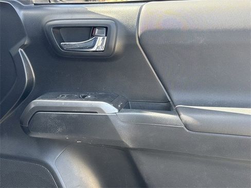 Used 2021 Toyota Tacoma TRD Off-Road image 29