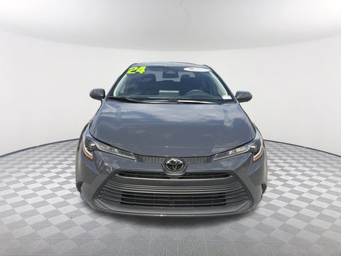 Used 2024 Toyota Corolla LE FWD image 2