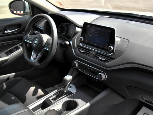 Used 2020 Nissan Altima 2.5 S FWD image 38
