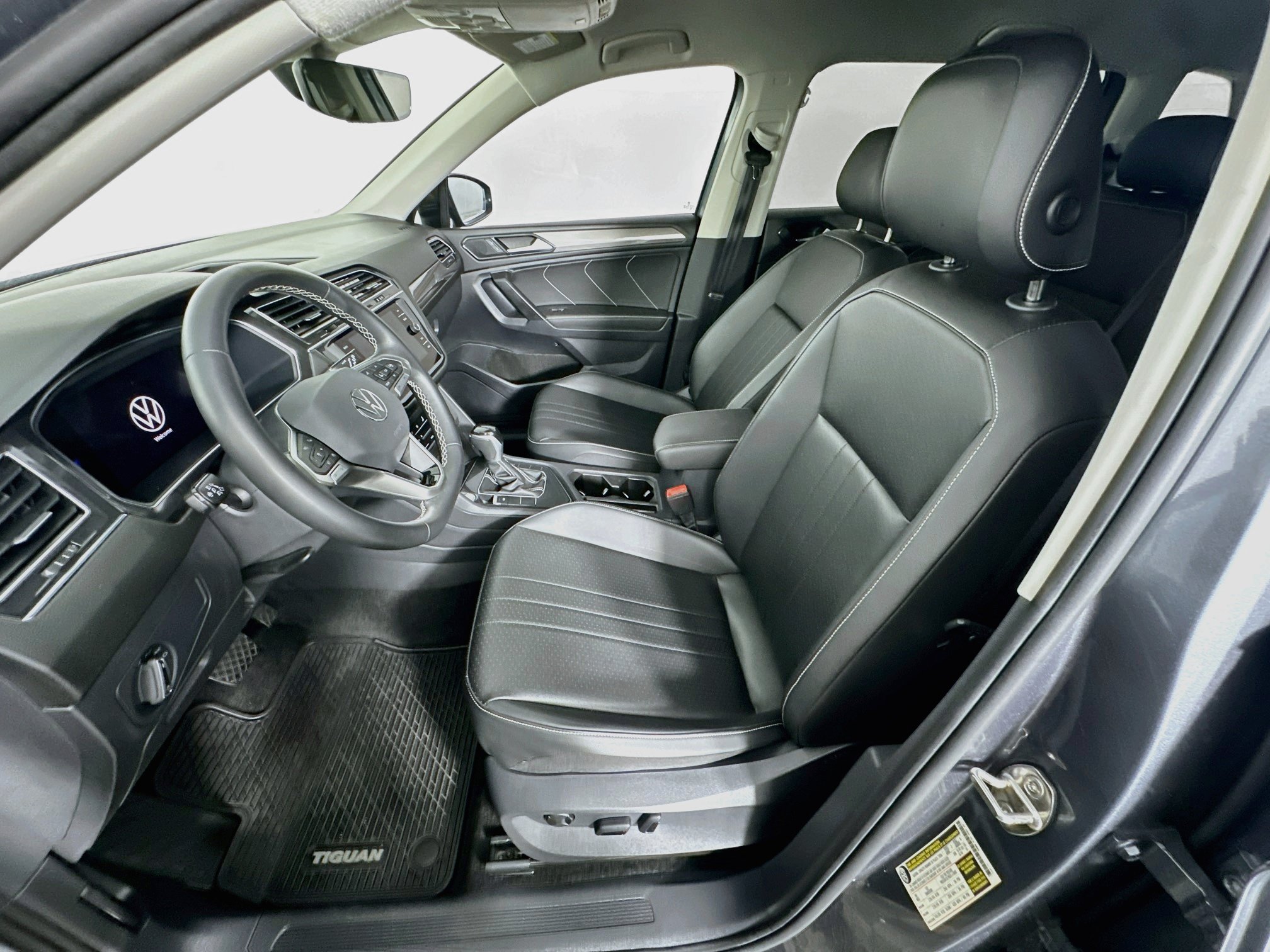 Used 2023 Volkswagen Tiguan SE FWD image 13