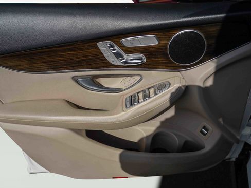 Used 2019 Mercedes-Benz GLC 300 image 21