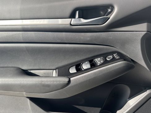 New 2025 Nissan Altima 2.5 SL image 9