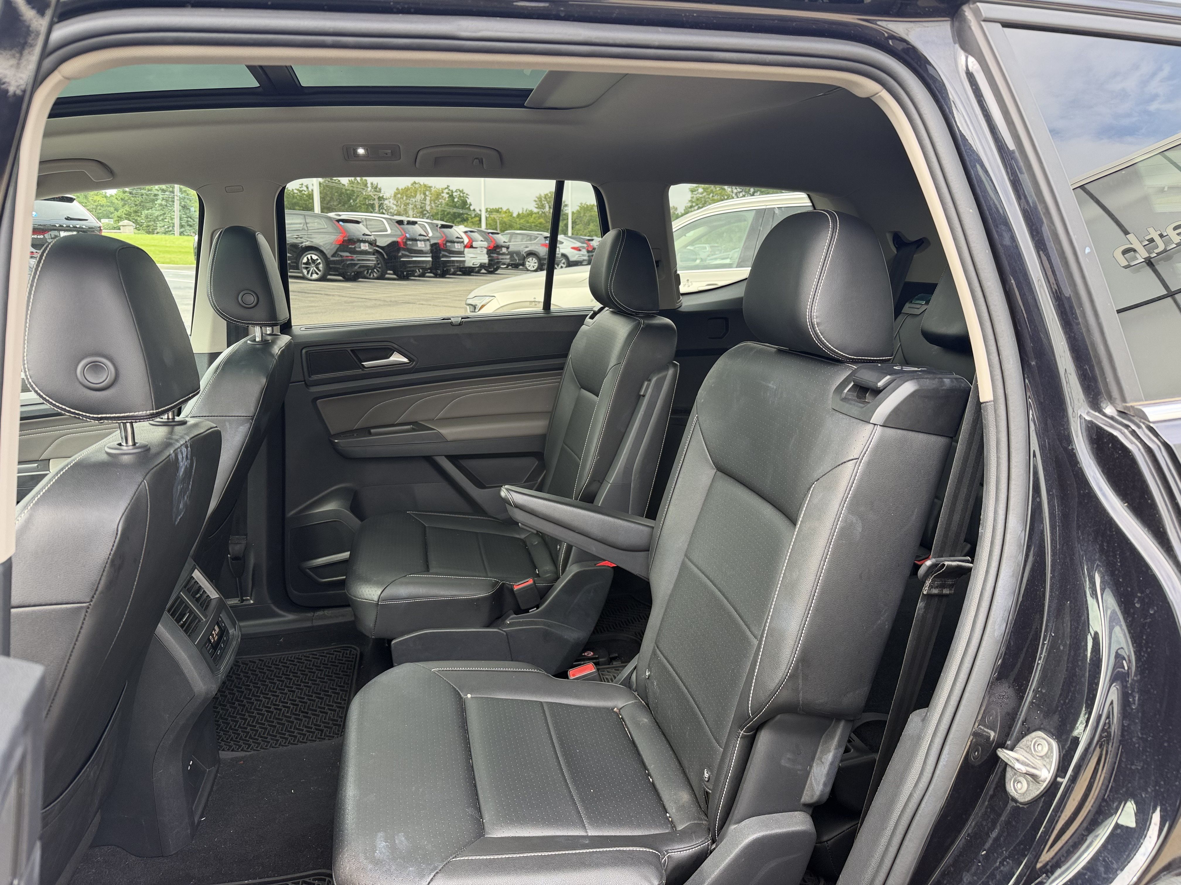Used 2023 Volkswagen Atlas SE w/ Panoramic Sunroof Package AWD/4WD image 10