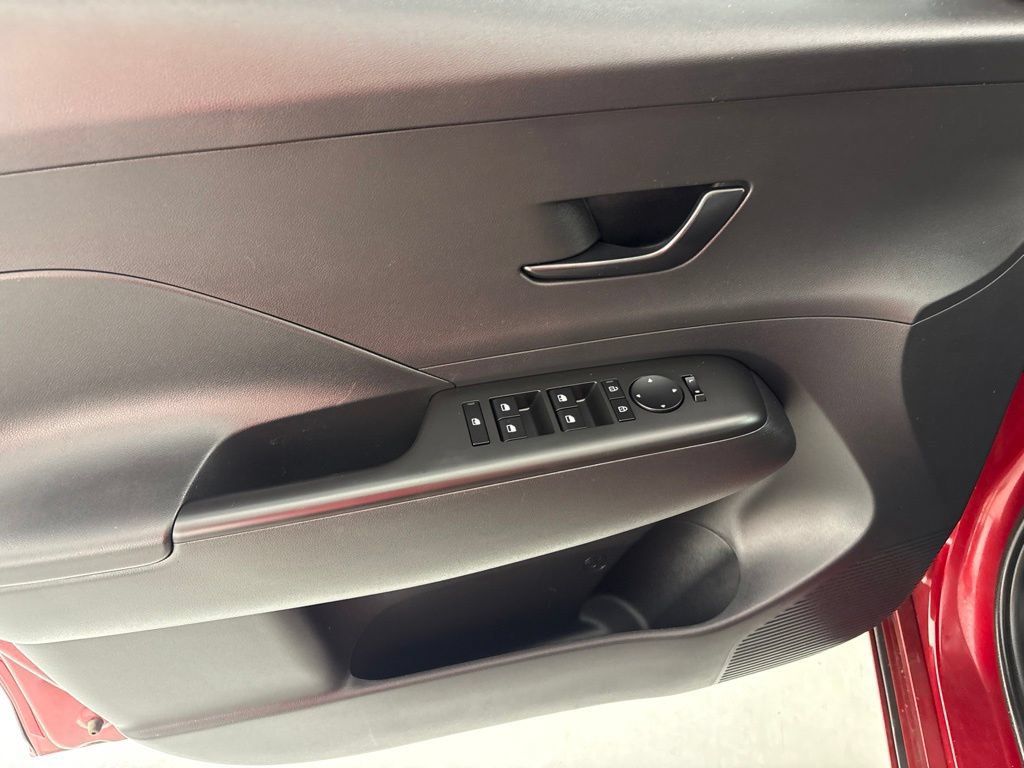 Used 2025 Hyundai Kona SEL FWD image 23