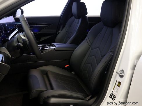 Certified 2025 BMW 530i xDrive AWD/4WD image 10