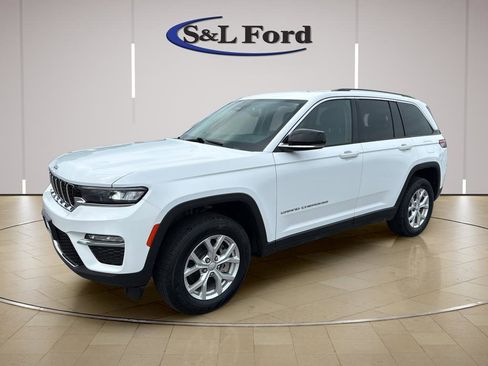 Used 2023 Jeep Grand Cherokee Limited AWD/4WD image 4