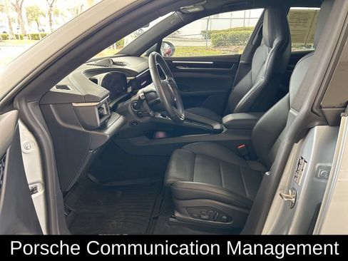 Used 2025 Porsche Macan Electric RWD image 5