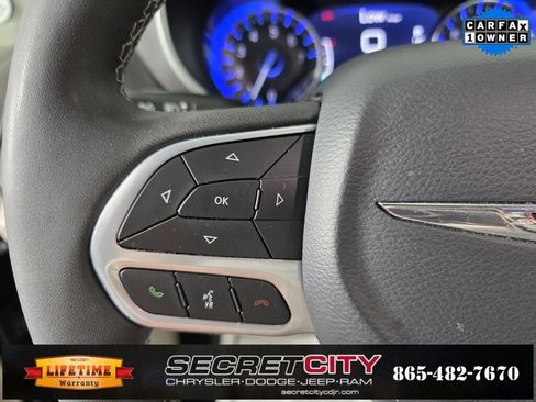 Used 2024 Chrysler Pacifica Touring-L image 16