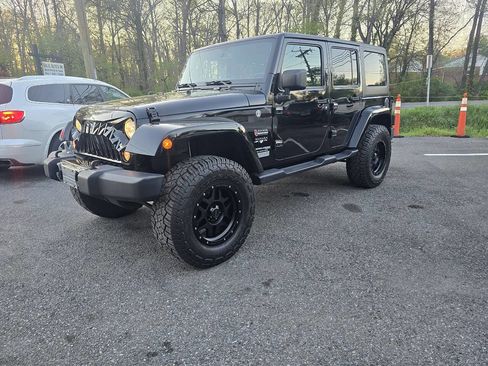Used 2018 Jeep Wrangler Unlimited Sahara image 3