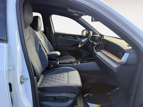 New 2026 Volkswagen Tiguan SEL R-Line image 19