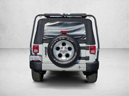Used 2014 Jeep Wrangler Unlimited Sahara AWD/4WD image 6