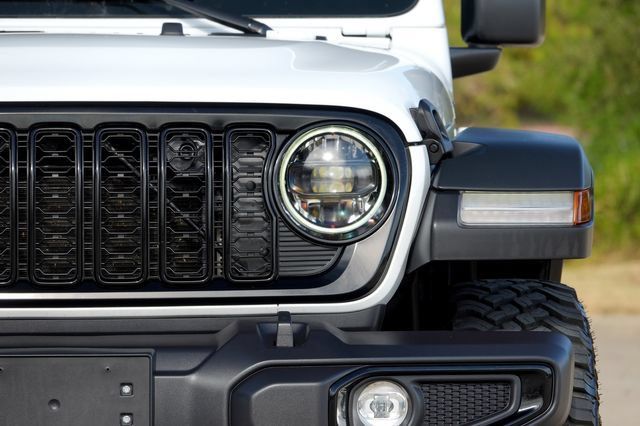 Used 2025 Jeep Wrangler Unlimited Sport AWD/4WD image 31