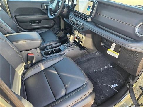 New 2025 Jeep Gladiator Sport image 13