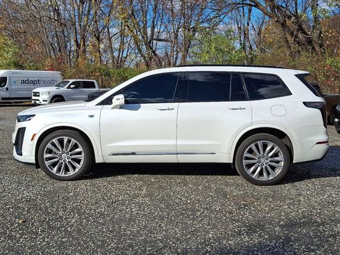 Used 2021 Cadillac XT6 Sport image 2