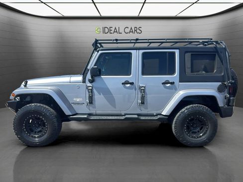 Used 2014 Jeep Wrangler Unlimited Sahara w/ Connectivity Group AWD/4WD image 8