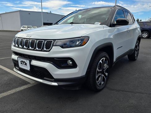 Used 2024 Jeep Compass Limited image 8