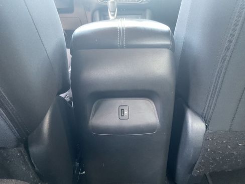 Used 2025 Nissan Sentra SV FWD image 9
