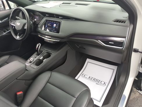 Certified 2022 Cadillac XT4 Luxury w/ Cold Weather Package AWD/4WD image 27