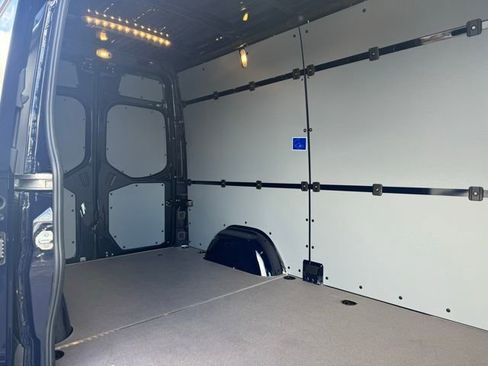Used 2025 Mercedes-Benz Sprinter 2500 image 9