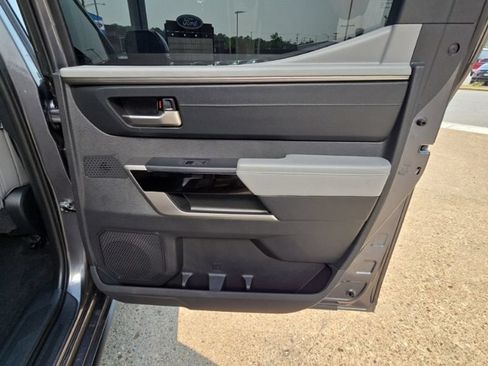 Used 2024 Toyota Tundra Limited AWD/4WD image 17