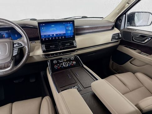 Used 2024 Lincoln Navigator Premiere AWD/4WD image 24