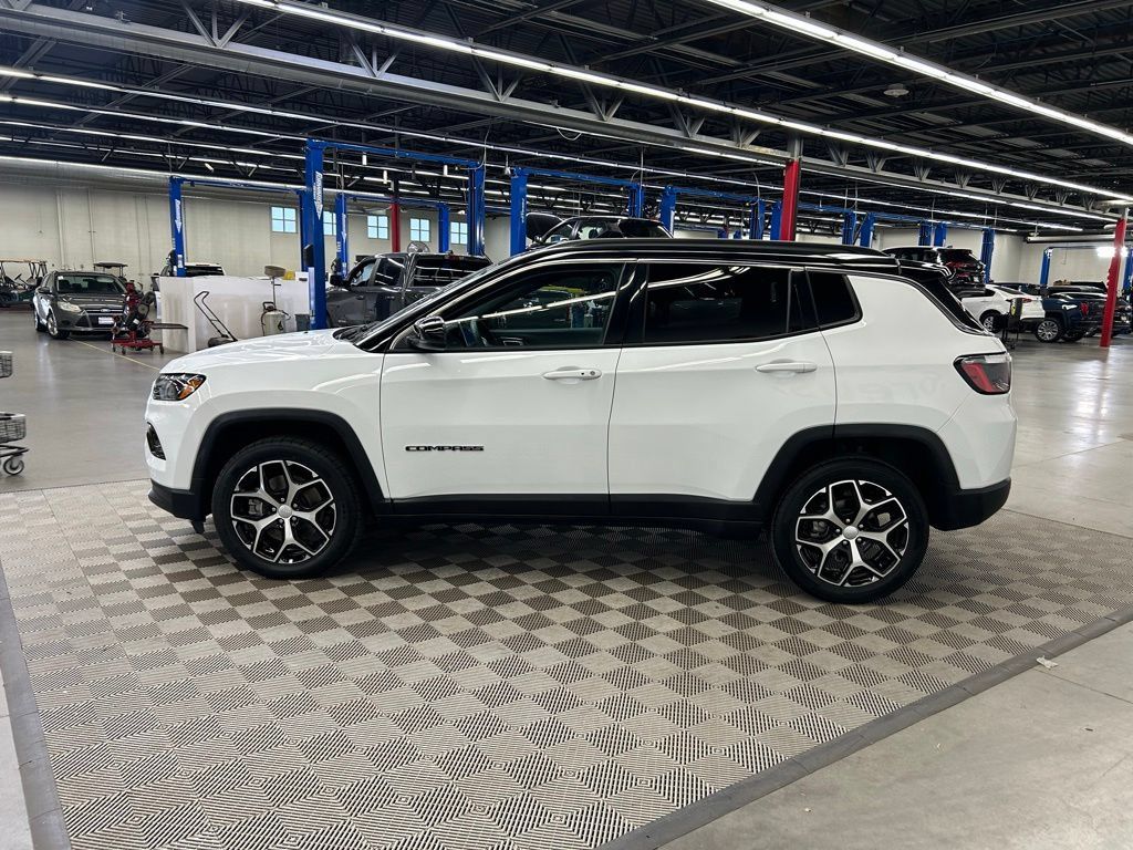 Used 2024 Jeep Compass Limited AWD/4WD image 4