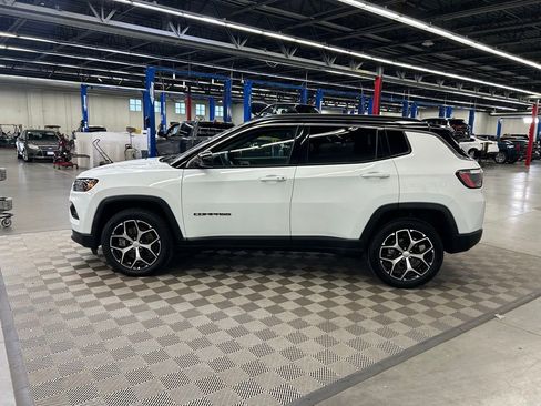 Used 2024 Jeep Compass Limited AWD/4WD image 4