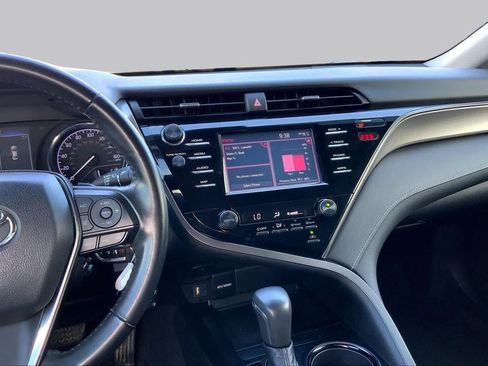 Used 2019 Toyota Camry SE FWD image 6