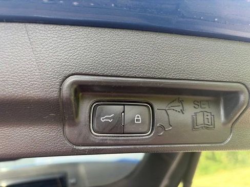 Used 2021 Ford Explorer XLT w/ Equipment Group 202A AWD/4WD image 38