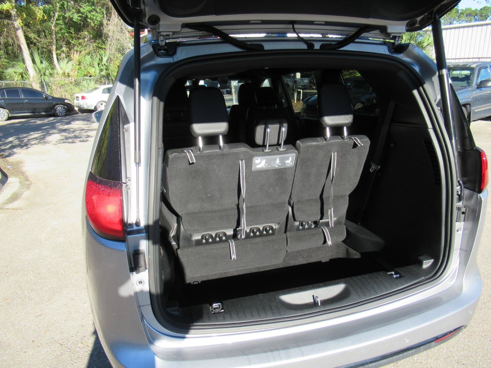 Used 2019 Chrysler Pacifica Touring-L w/ S Appearance Package FWD image 30
