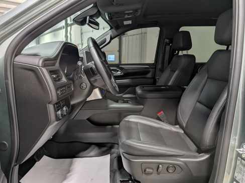 Used 2023 Chevrolet Suburban Z71 w/ Luxury Package AWD/4WD image 16