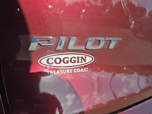 Used 2016 Honda Pilot Touring image 37