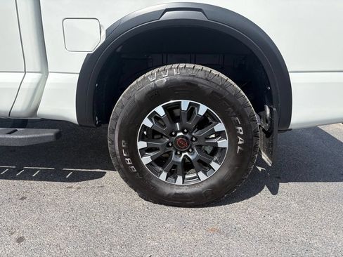 Used 2024 Nissan Titan PRO-4X w/ Pro-4x Convenience Package AWD/4WD image 11