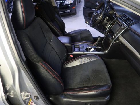 Used 2015 Toyota Camry XSE image 13