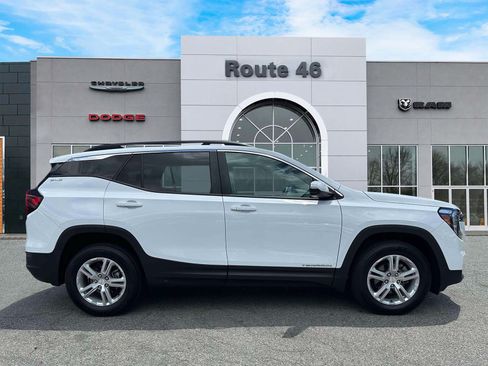 Used 2023 GMC Terrain SLE w/ Driver Convenience Package AWD/4WD image 6